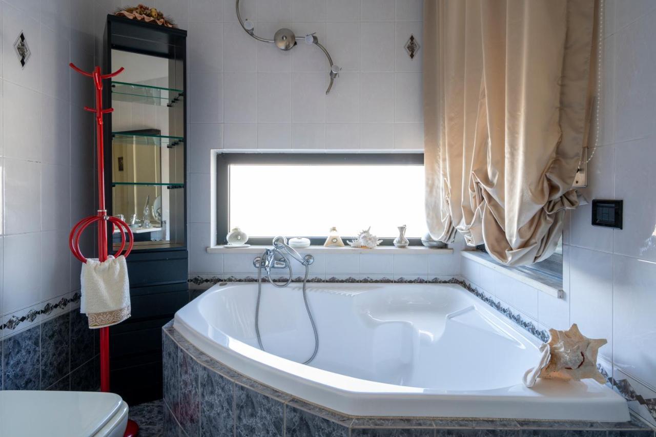 Grazia Attic Apartment With Terrace Trani Zewnętrze zdjęcie